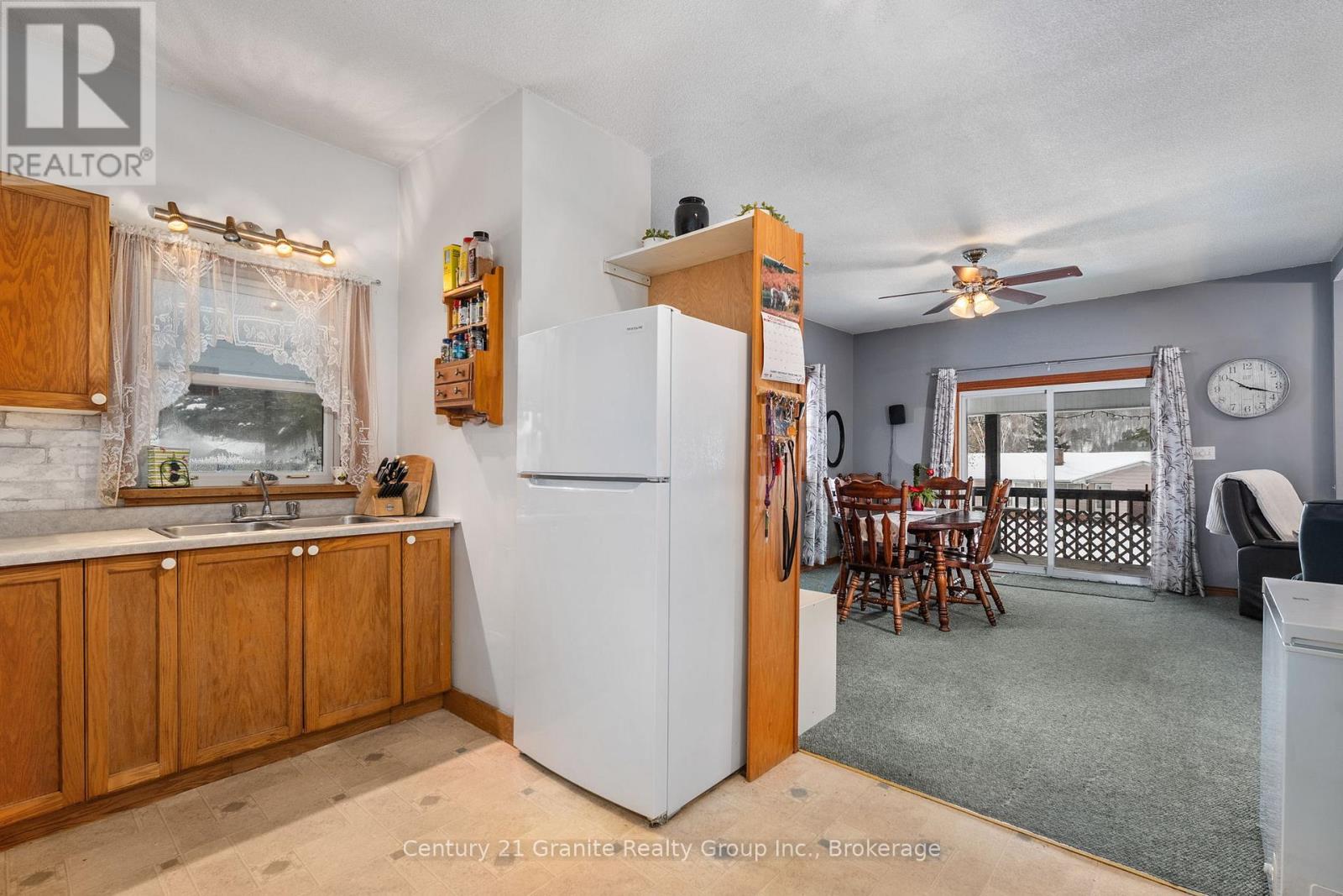 27 Sunnyside Street, Dysart Et Al, Ontario  K0M 1S0 - Photo 5 - X12628028