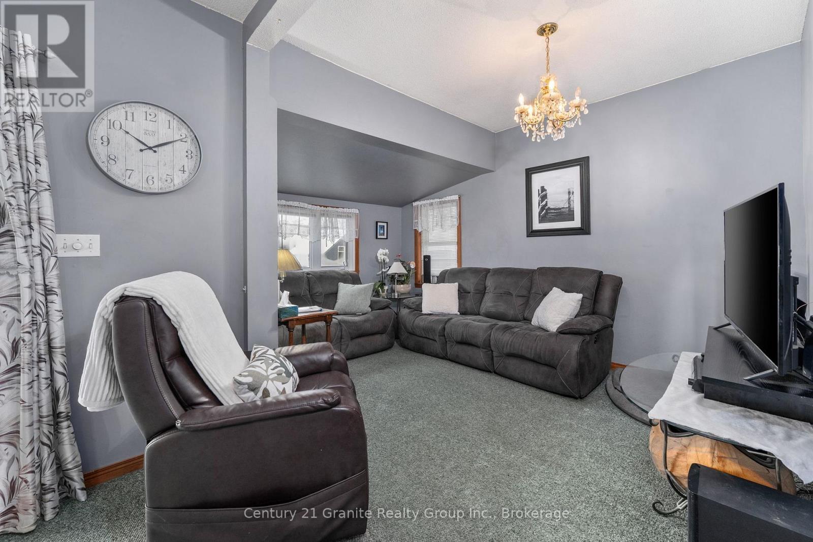 27 Sunnyside Street, Dysart Et Al, Ontario  K0M 1S0 - Photo 9 - X12628028