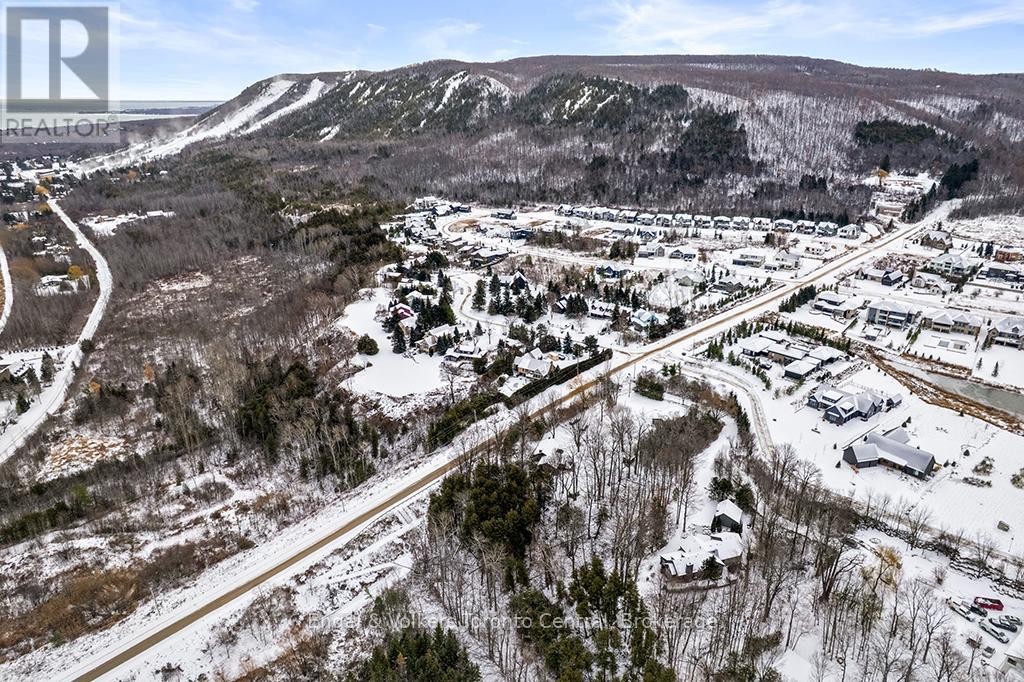 110 Dorothy Drive, Blue Mountains, Ontario N0H 2P0 - Photo 2 - X12628088