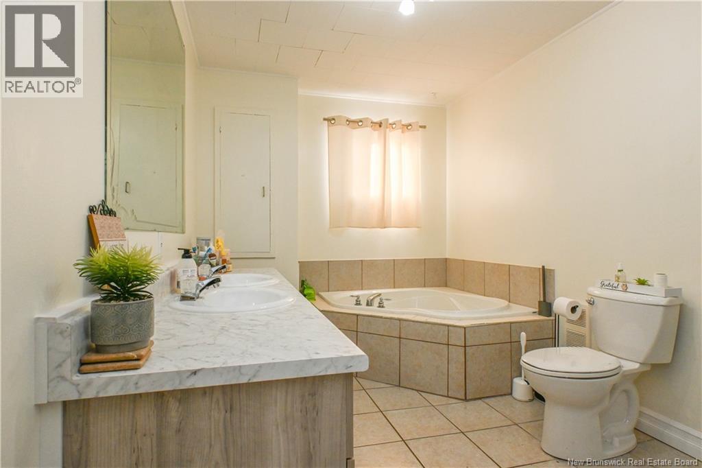 223 Boul St-Pierre E. Boulevard, Caraquet, New Brunswick  E1W 1B1 - Photo 38 - NB131114