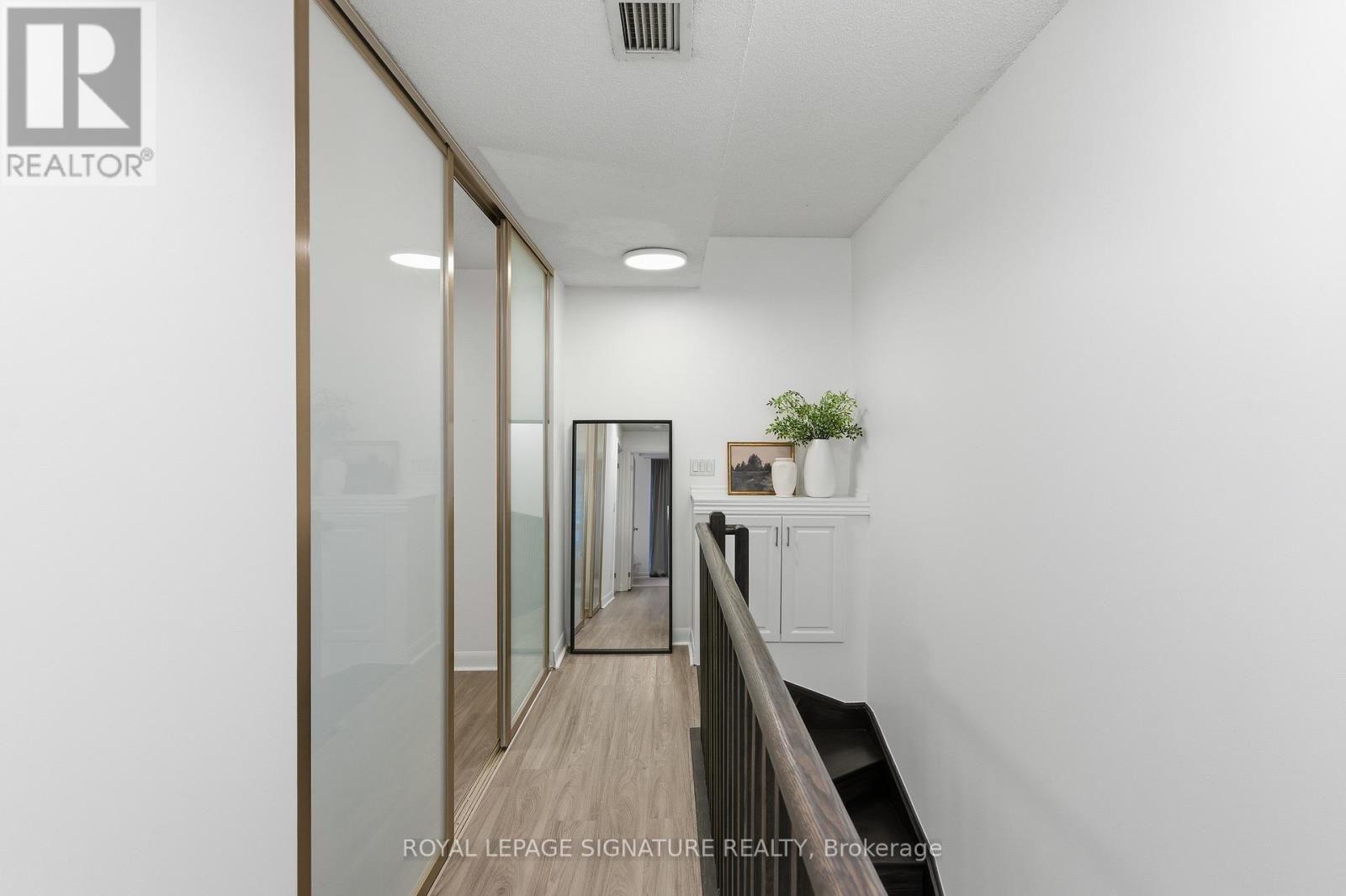 105 - 15 Bruyeres Mews, Toronto, Ontario  M5V 0A7 - Photo 10 - C12627850