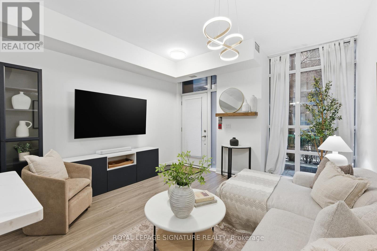 105 - 15 Bruyeres Mews, Toronto, Ontario  M5V 0A7 - Photo 4 - C12627850