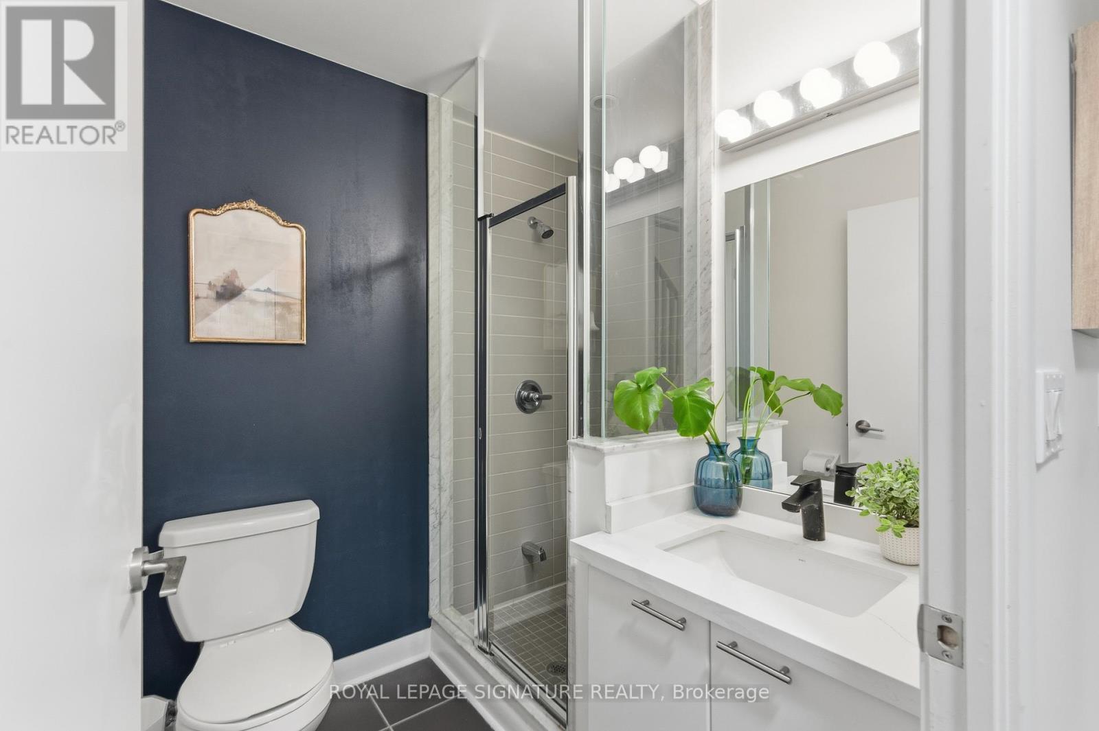 105 - 15 Bruyeres Mews, Toronto, Ontario  M5V 0A7 - Photo 9 - C12627850