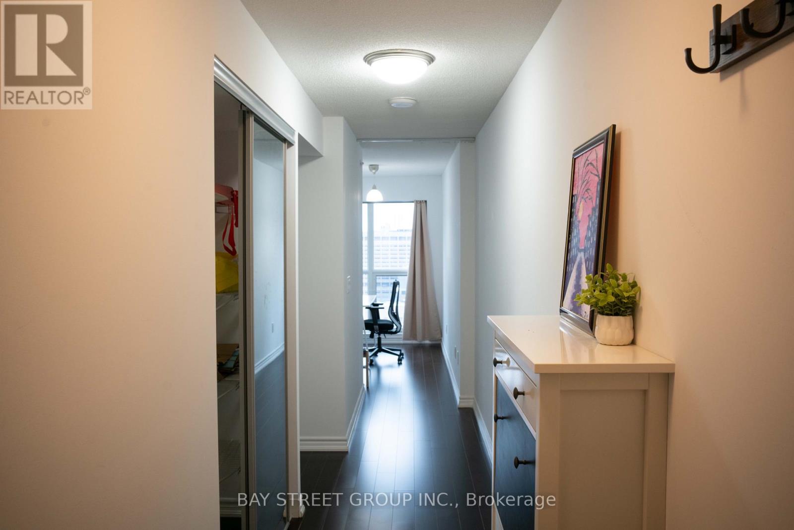 2310 - 386 Yonge Street, Toronto, Ontario  M5B 0A5 - Photo 2 - C12627904