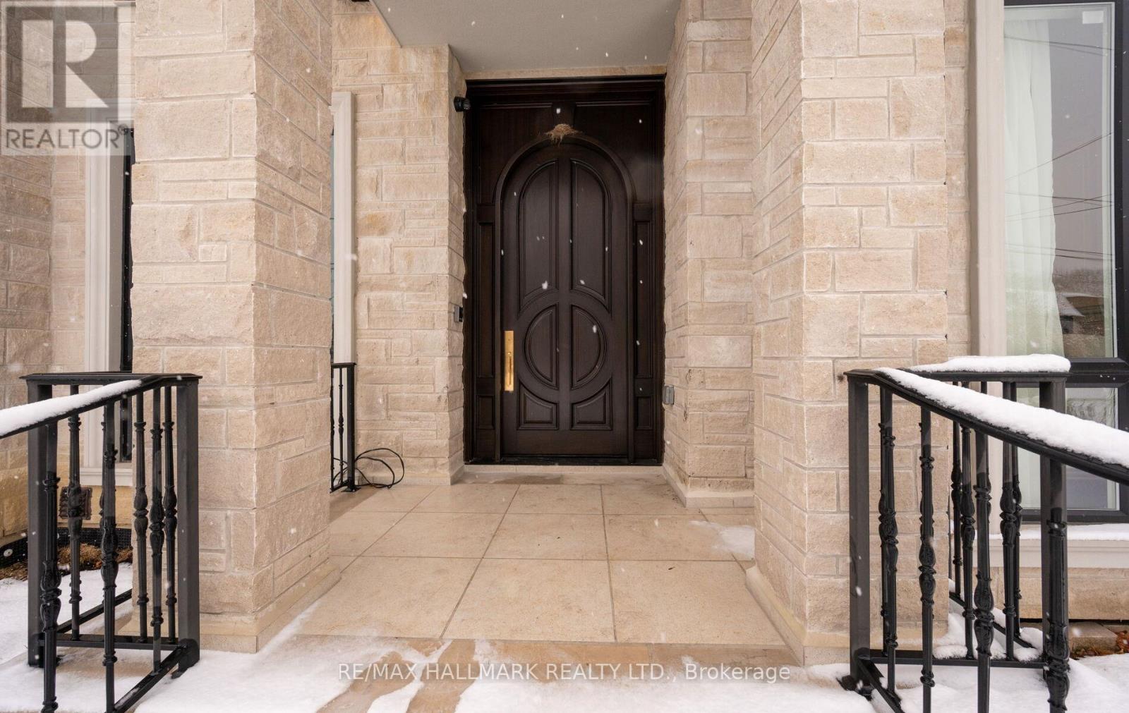 32 Devondale Avenue, Toronto, Ontario  M2R 2E2 - Photo 3 - C12628070