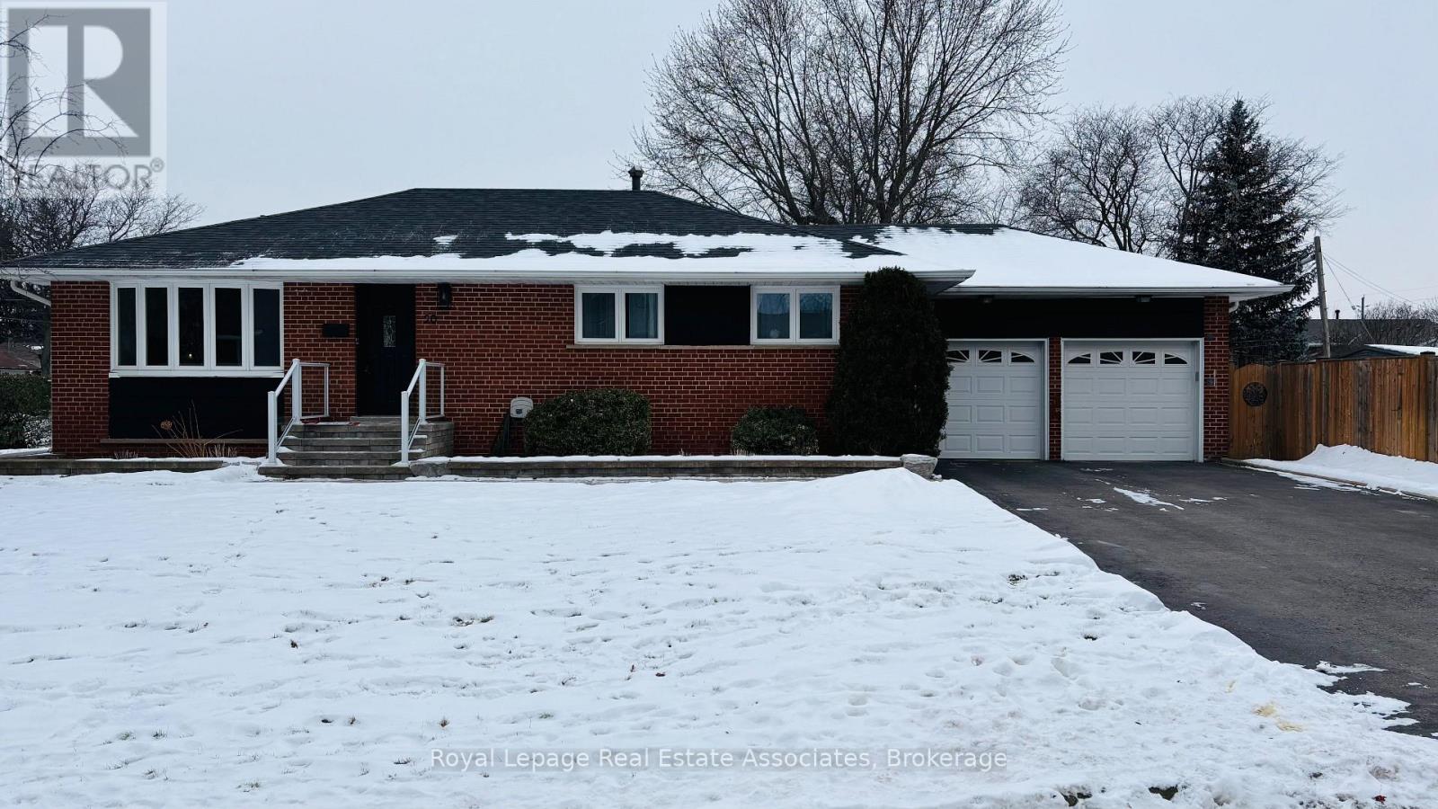 20 Suburban Drive, Mississauga, Ontario  L5N 1G5 - Photo 2 - W12460499