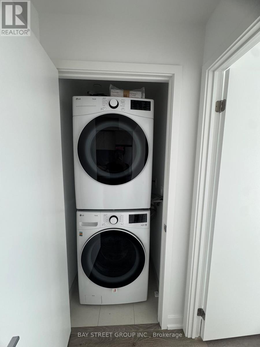 3405 - 395 Square One Drive, Mississauga, Ontario  L5B 0P6 - Photo 18 - W12615916