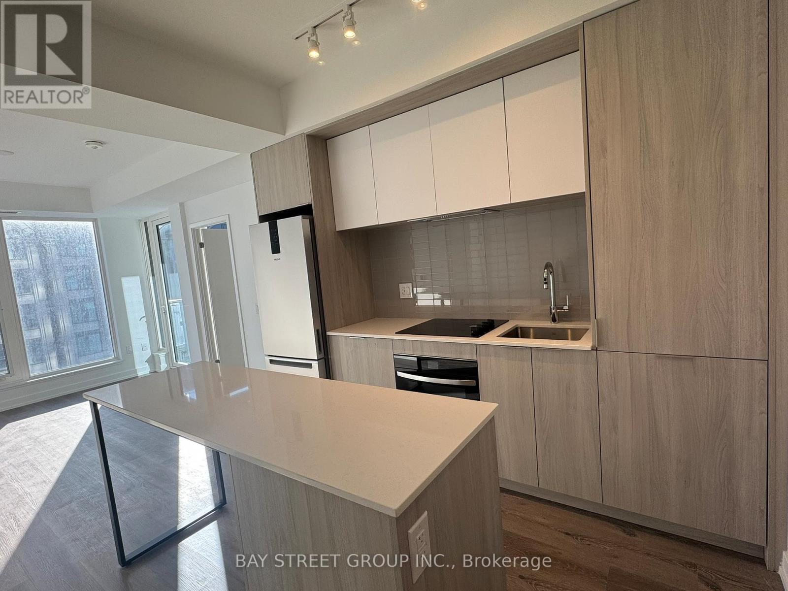 3405 - 395 Square One Drive, Mississauga, Ontario  L5B 0P6 - Photo 6 - W12615916