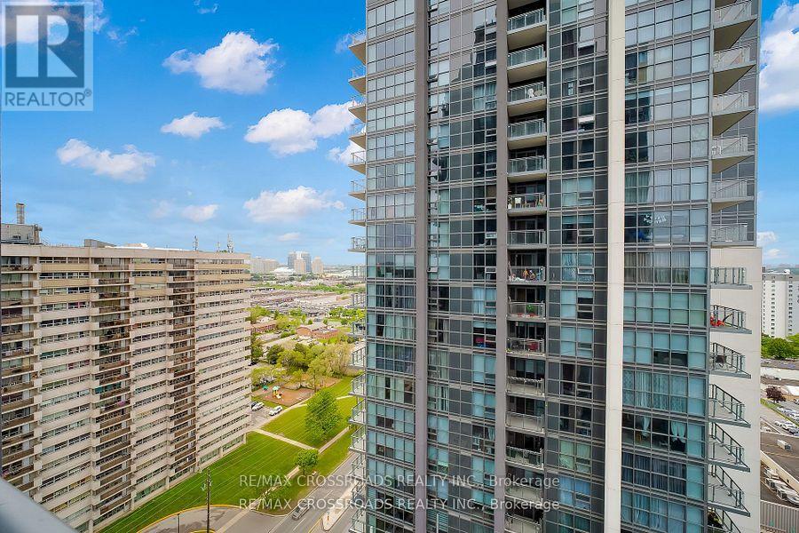 1910 - 20 Meadowglen Place, Toronto, Ontario  M1G 0A9 - Photo 3 - E12627840