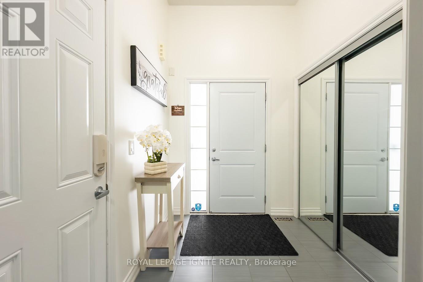 47 Tabaret Crescent, Oshawa, Ontario  L1L 0G5 - Photo 2 - E12627892