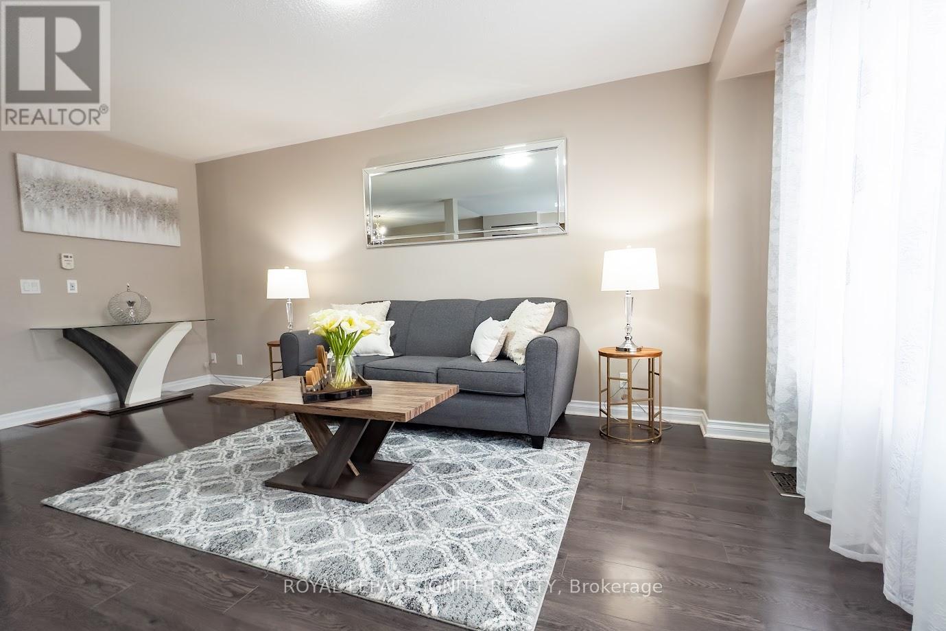 47 Tabaret Crescent, Oshawa, Ontario  L1L 0G5 - Photo 3 - E12627892