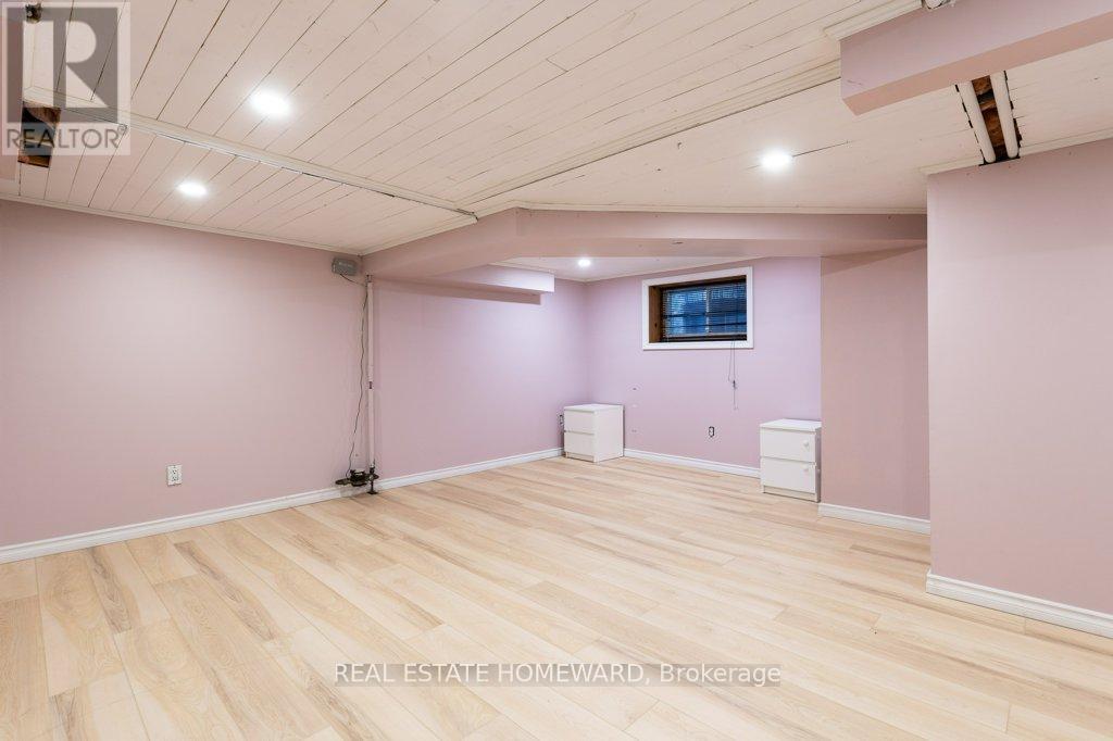 94 Bastedo Avenue, Toronto, Ontario  M4C 3N1 - Photo 18 - E12627902