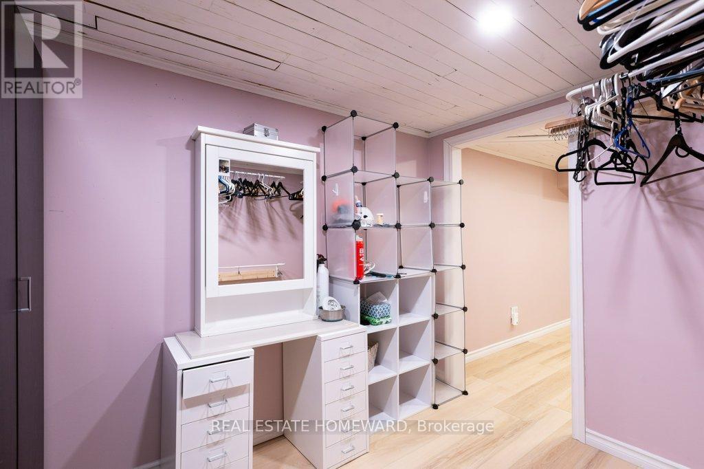 94 Bastedo Avenue, Toronto, Ontario  M4C 3N1 - Photo 19 - E12627902