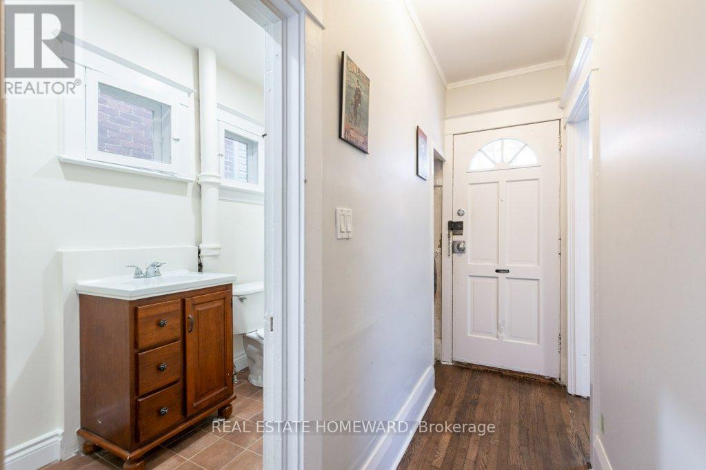 94 Bastedo Avenue, Toronto, Ontario  M4C 3N1 - Photo 6 - E12627902