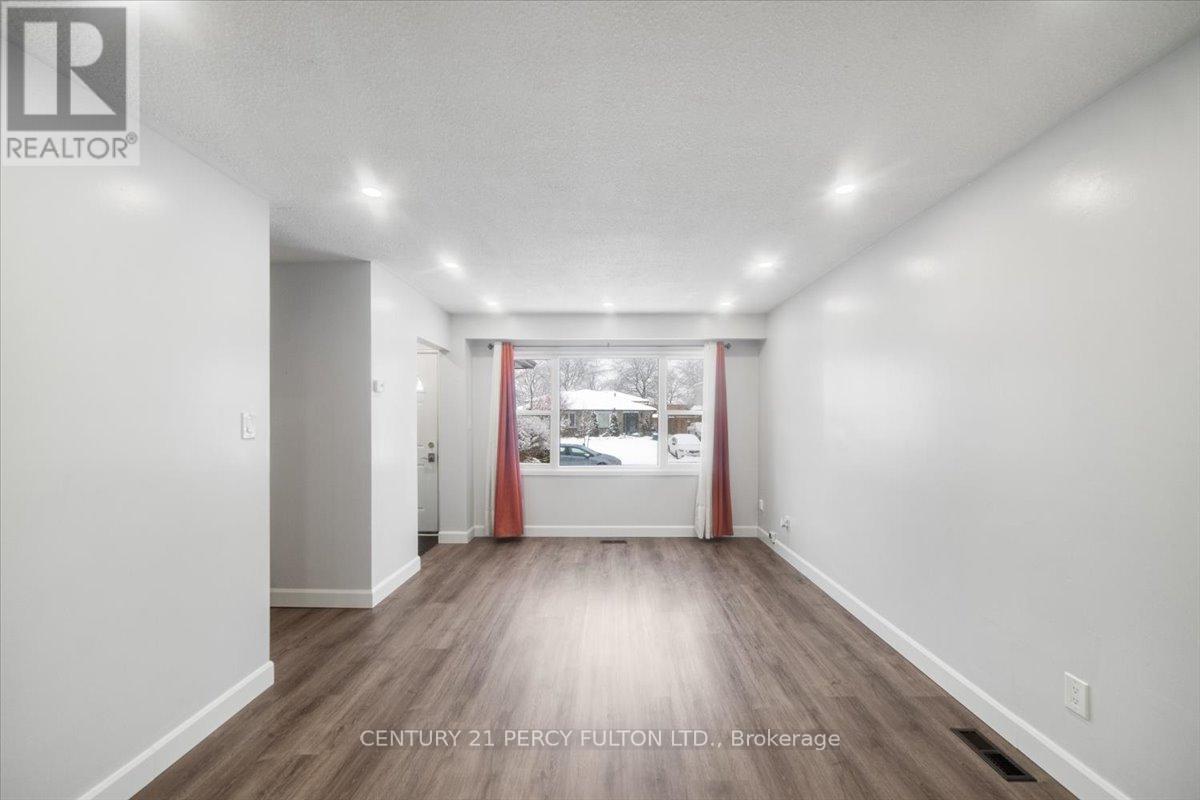 279 Vancouver Crescent, Oshawa, Ontario  L1J 2A1 - Photo 2 - E12627920