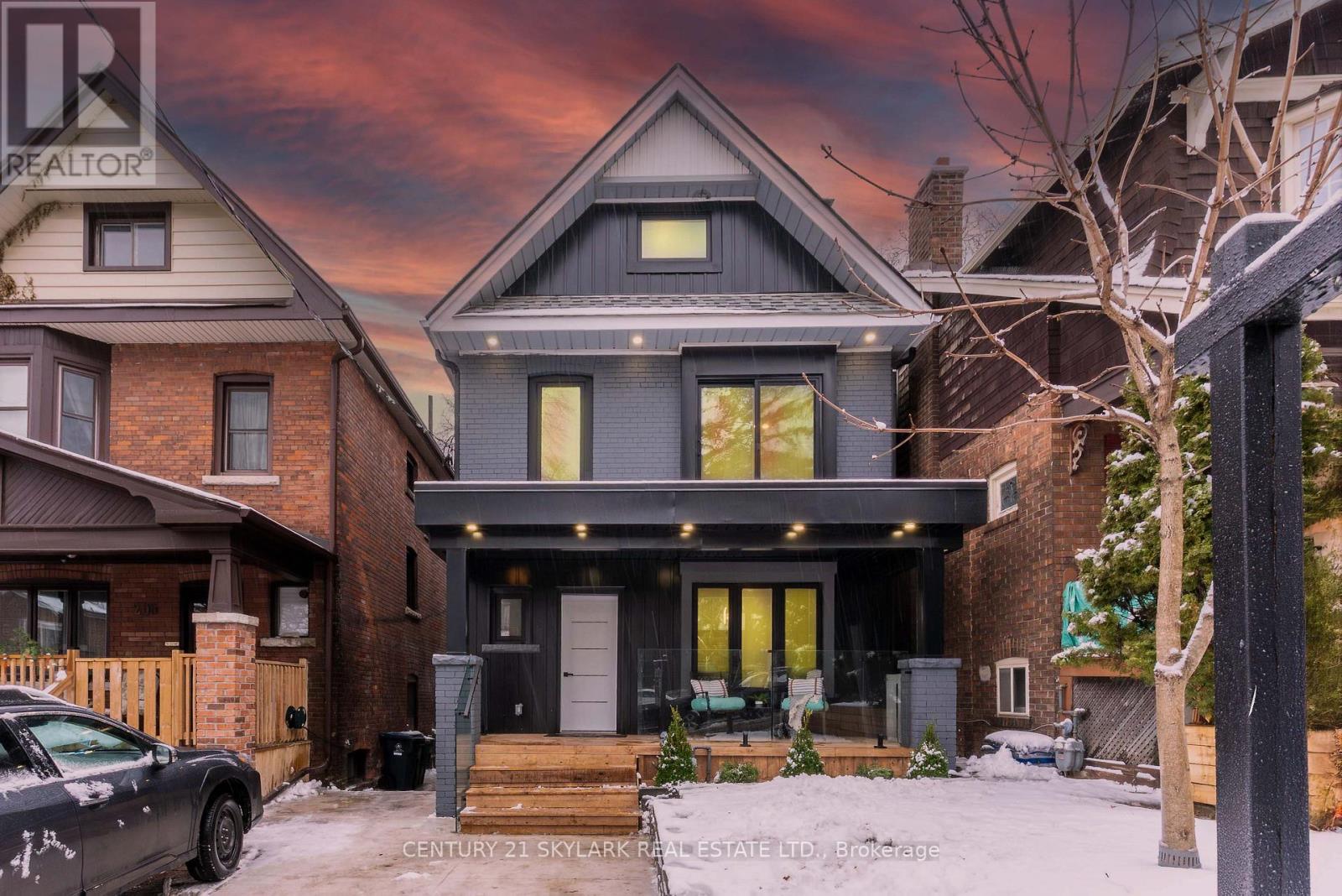 208 GAINSBOROUGH ROAD, Toronto, Ontario