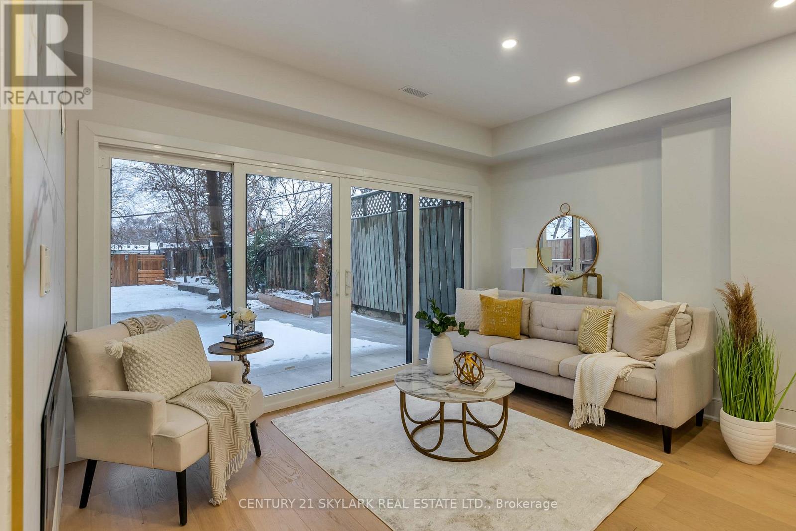 208 Gainsborough Road, Toronto, Ontario  M4L 3C6 - Photo 14 - E12627944