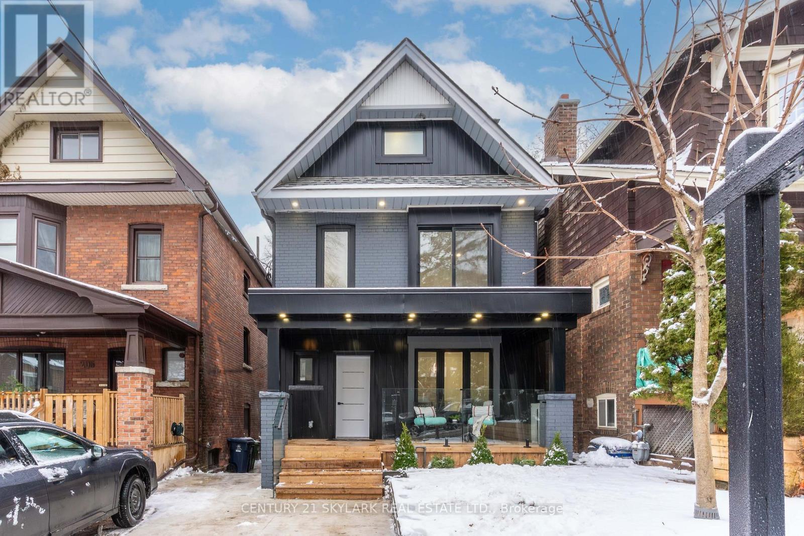 208 Gainsborough Road, Toronto, Ontario  M4L 3C6 - Photo 2 - E12627944