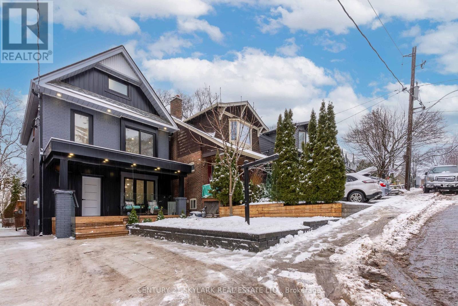 208 Gainsborough Road, Toronto, Ontario  M4L 3C6 - Photo 3 - E12627944