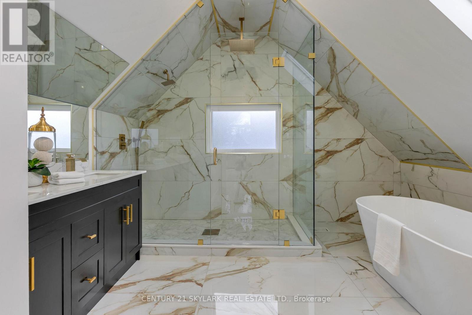 208 Gainsborough Road, Toronto, Ontario  M4L 3C6 - Photo 37 - E12627944