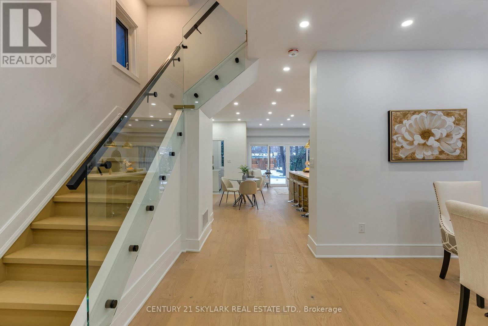 208 Gainsborough Road, Toronto, Ontario  M4L 3C6 - Photo 7 - E12627944