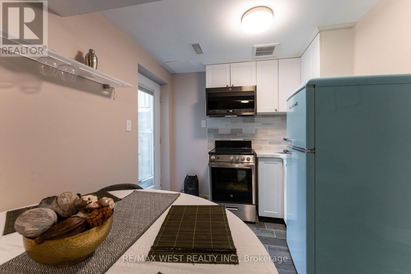 180 Holborne Avenue, Toronto, Ontario  M4C 2R8 - Photo 2 - E12628040