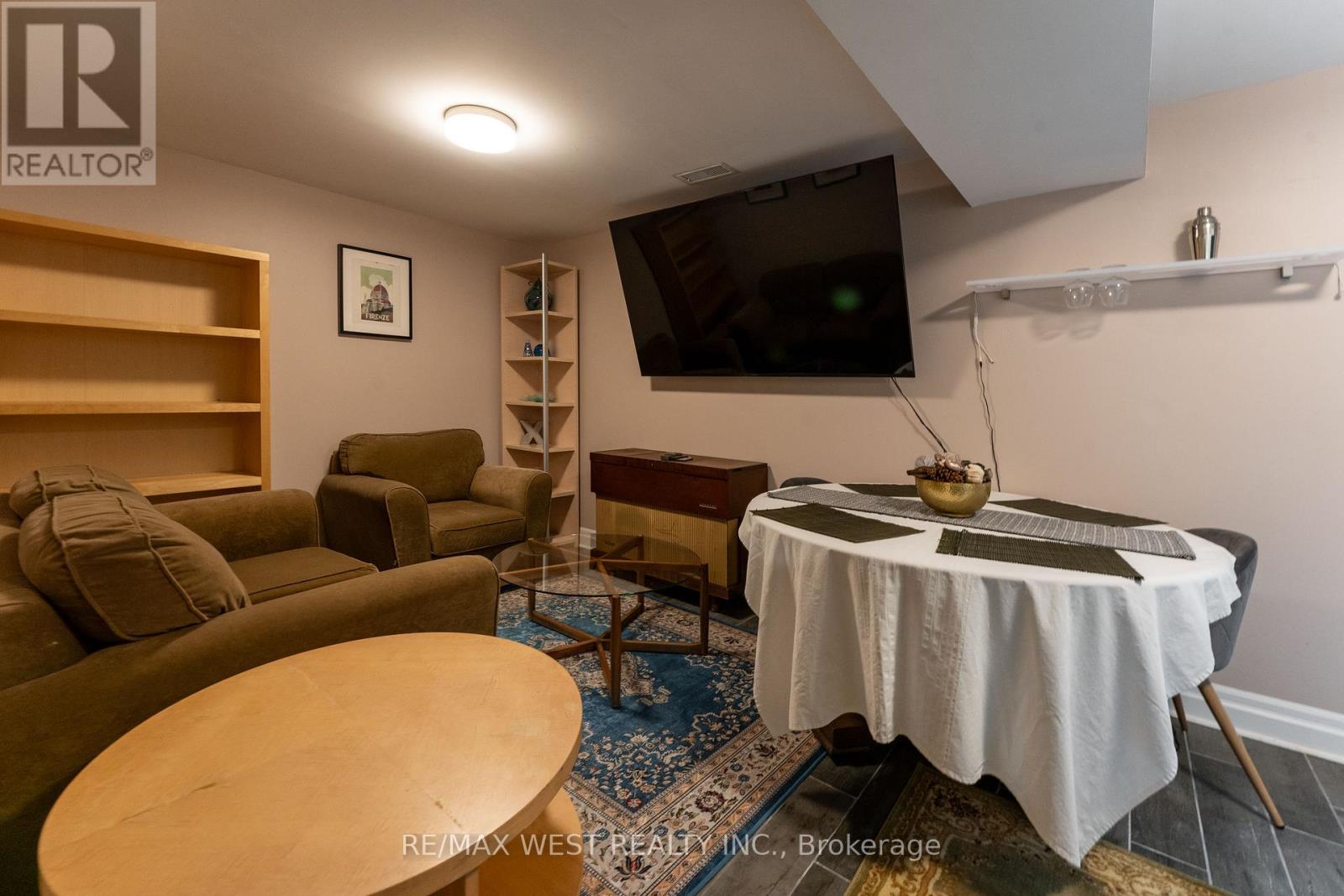 180 Holborne Avenue, Toronto, Ontario  M4C 2R8 - Photo 5 - E12628040