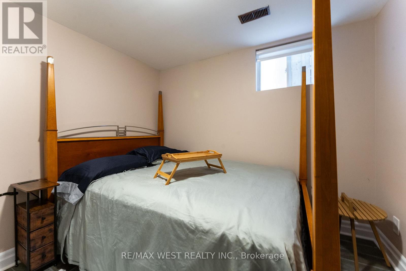 180 Holborne Avenue, Toronto, Ontario  M4C 2R8 - Photo 7 - E12628040