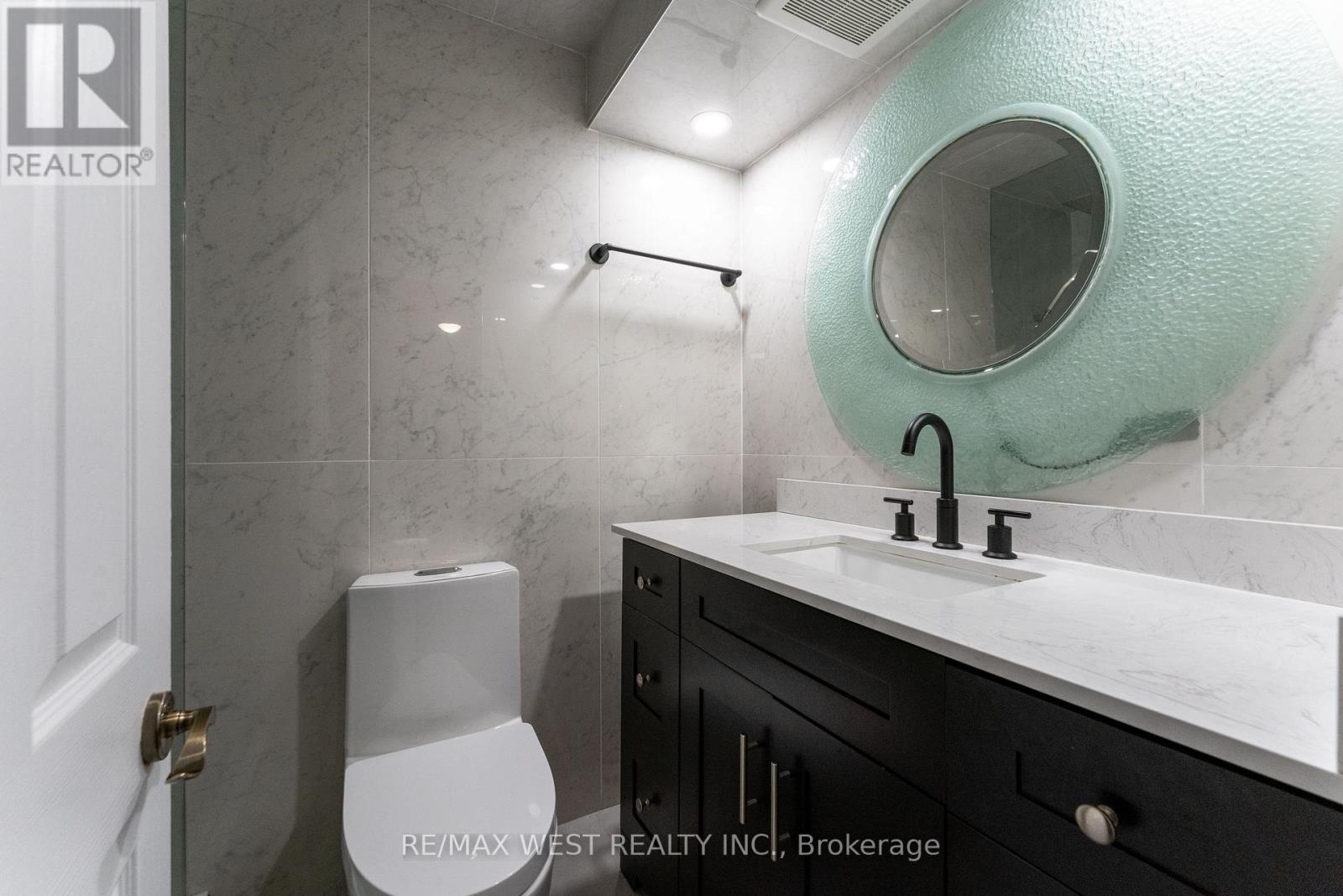 180 Holborne Avenue, Toronto, Ontario  M4C 2R8 - Photo 8 - E12628040