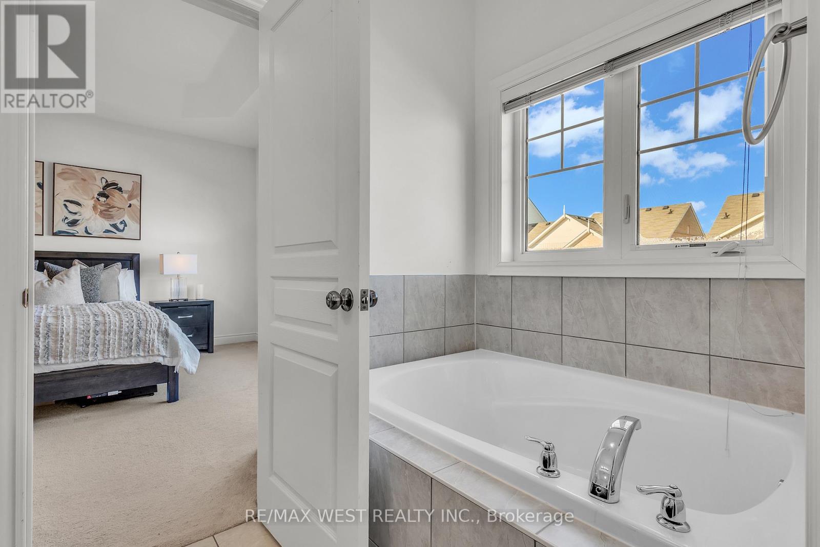 353 Moody Drive, Vaughan, Ontario  L4H 3Z8 - Photo 19 - N12627832