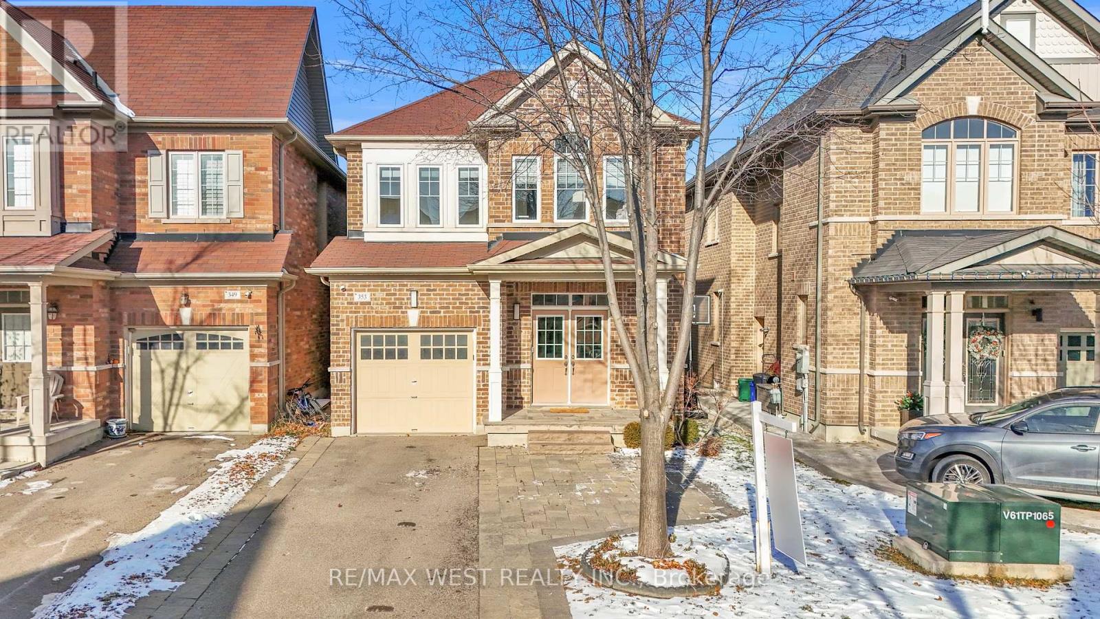 353 Moody Drive, Vaughan, Ontario  L4H 3Z8 - Photo 2 - N12627832