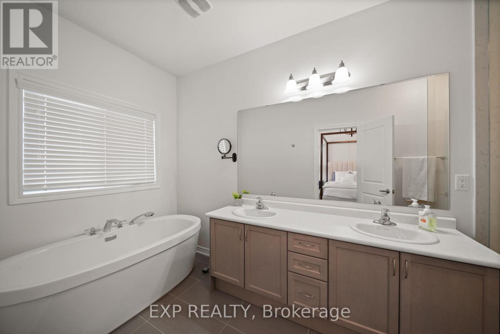 82 Gower Drive, Aurora, Ontario  L4G 0W1 - Photo 15 - N12627942