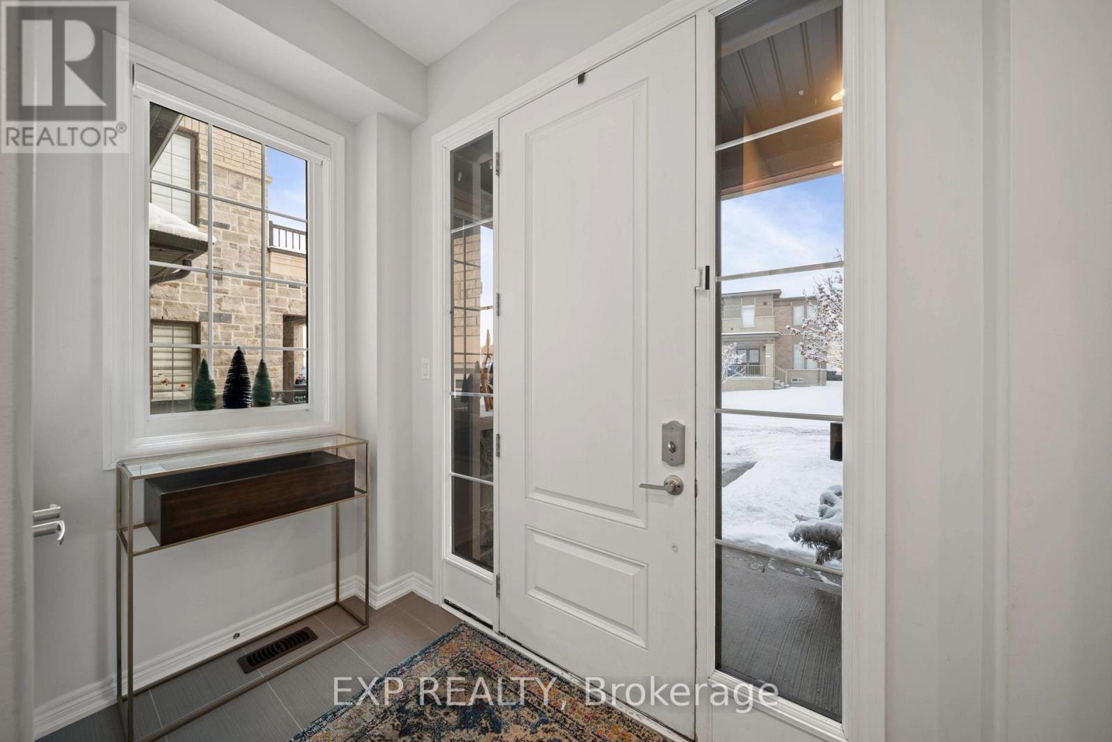 82 Gower Drive, Aurora, Ontario  L4G 0W1 - Photo 2 - N12627942