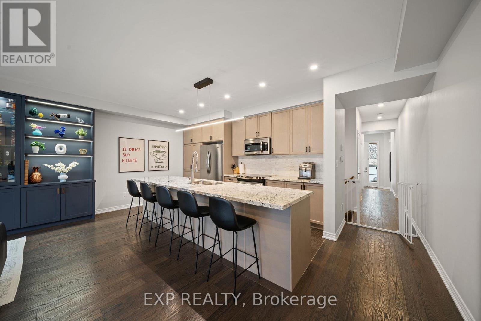 82 Gower Drive, Aurora, Ontario  L4G 0W1 - Photo 4 - N12627942