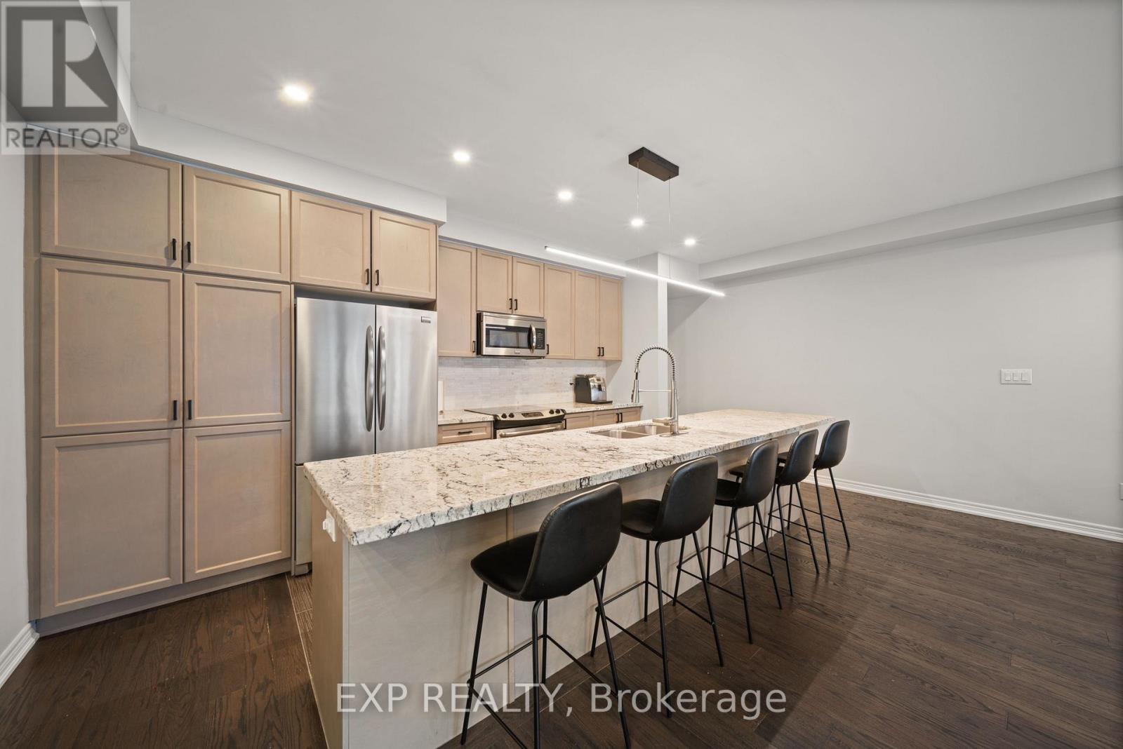 82 Gower Drive, Aurora, Ontario  L4G 0W1 - Photo 5 - N12627942