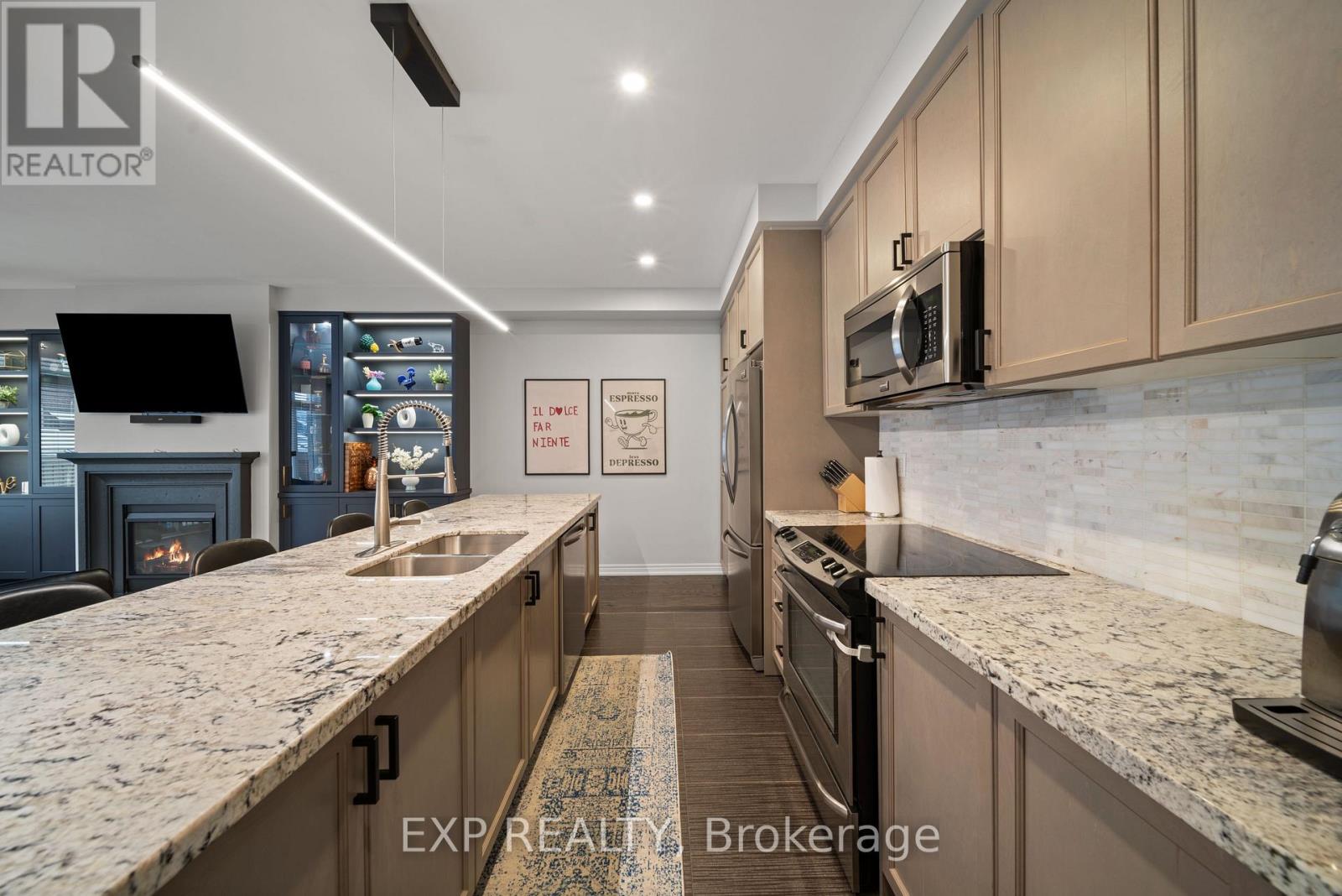 82 Gower Drive, Aurora, Ontario  L4G 0W1 - Photo 6 - N12627942