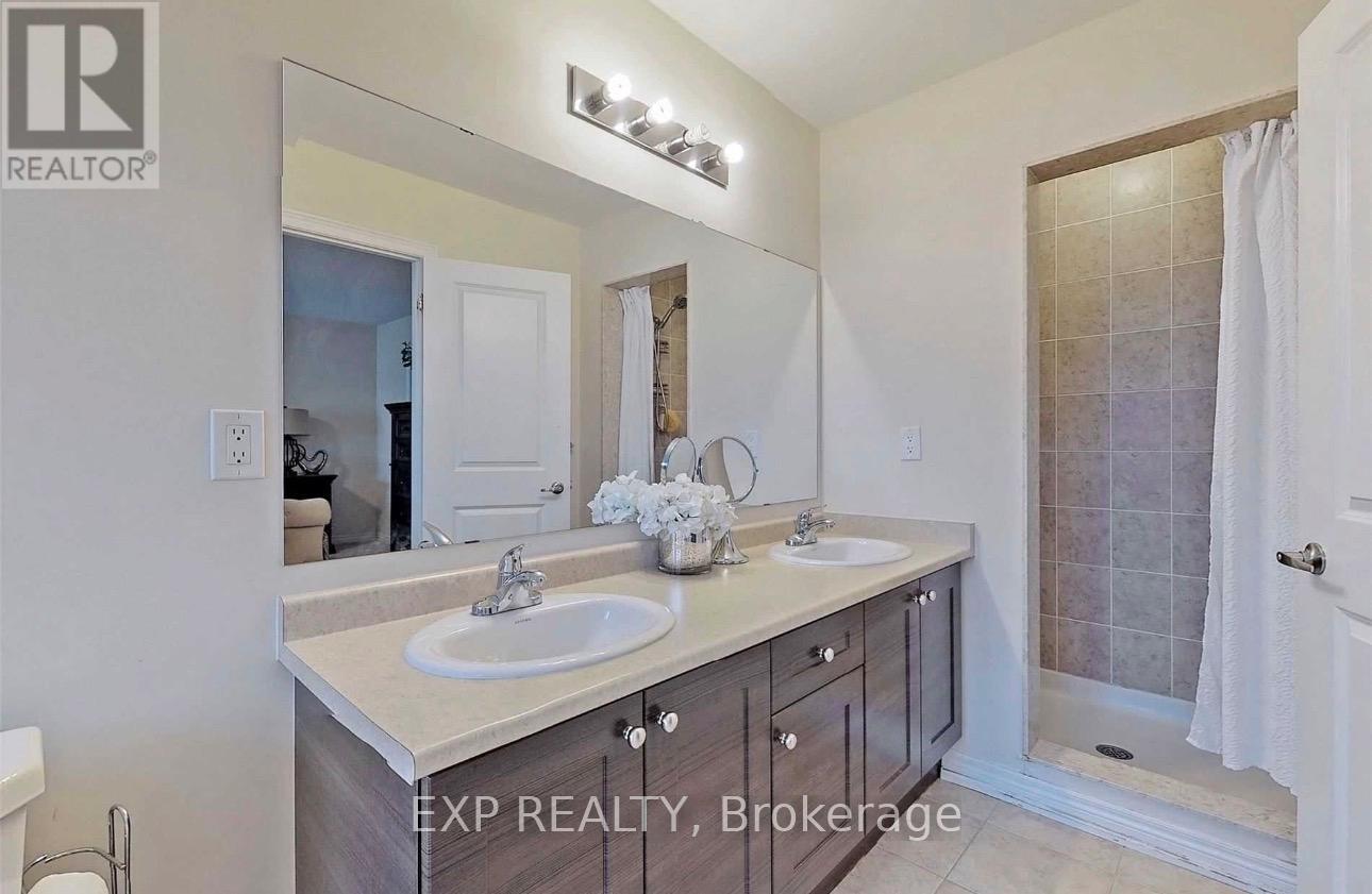 625 Sweetwater Crescent, Newmarket, Ontario  L3X 0H5 - Photo 10 - N12627950