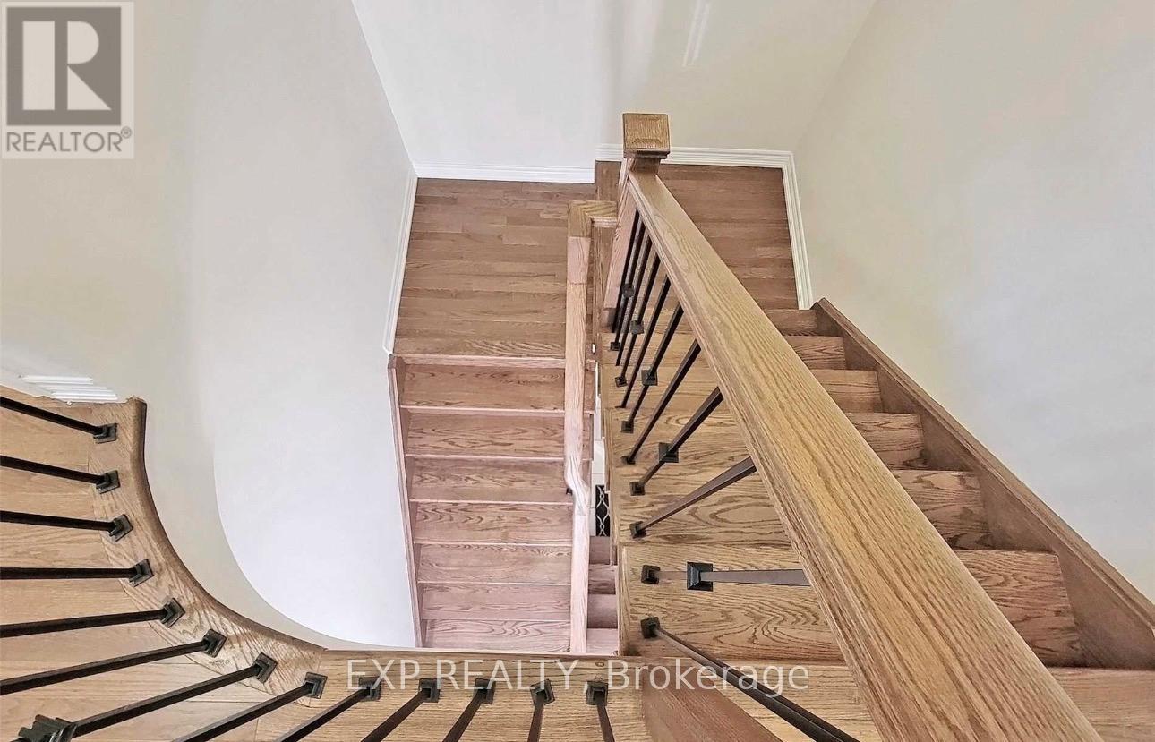 625 Sweetwater Crescent, Newmarket, Ontario  L3X 0H5 - Photo 5 - N12627950