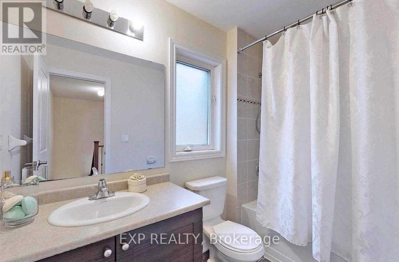 625 Sweetwater Crescent, Newmarket, Ontario  L3X 0H5 - Photo 9 - N12627950