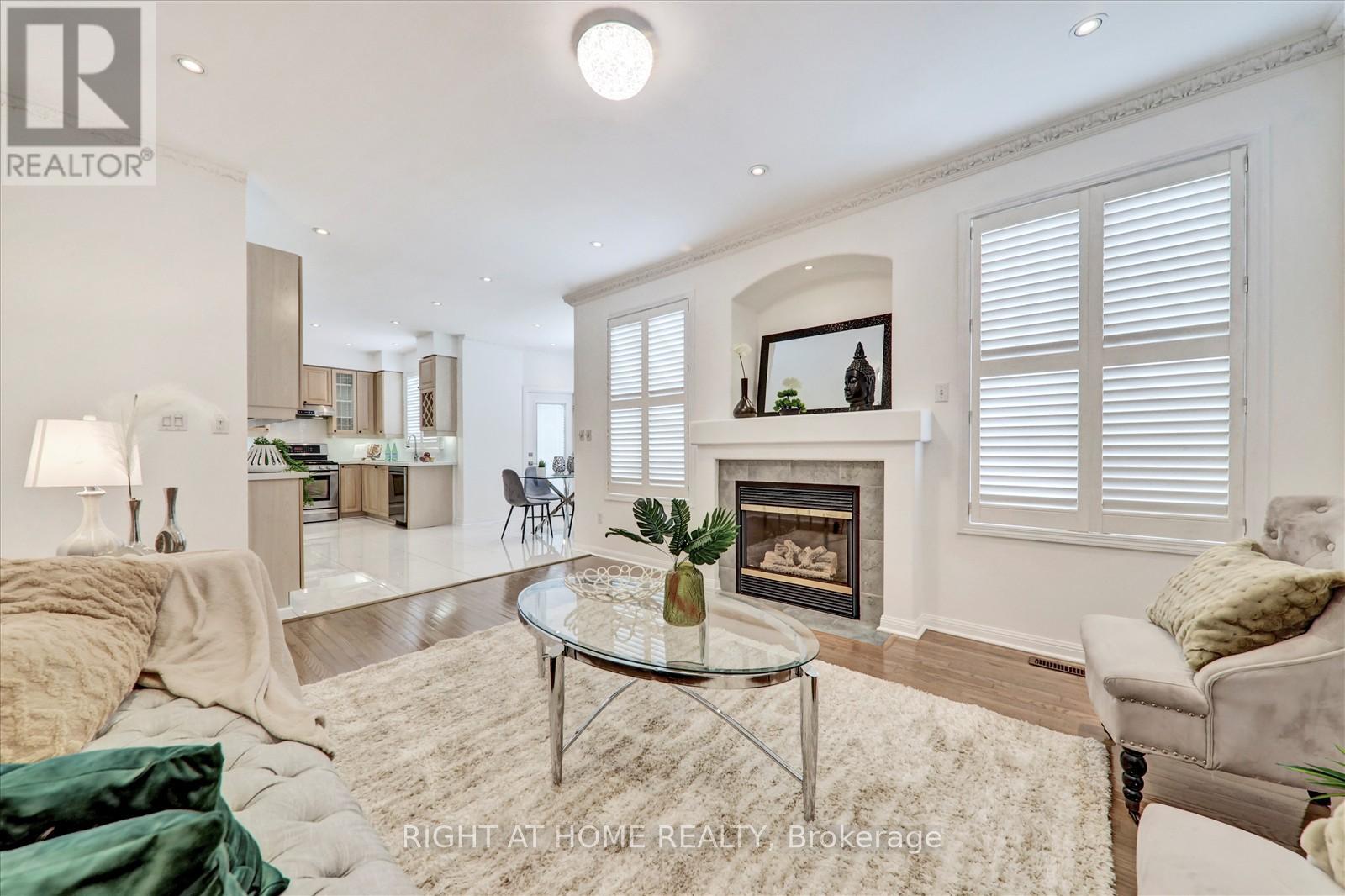 8 Santa Maria Trail, Vaughan, Ontario  L6A 2Y7 - Photo 11 - N12627982