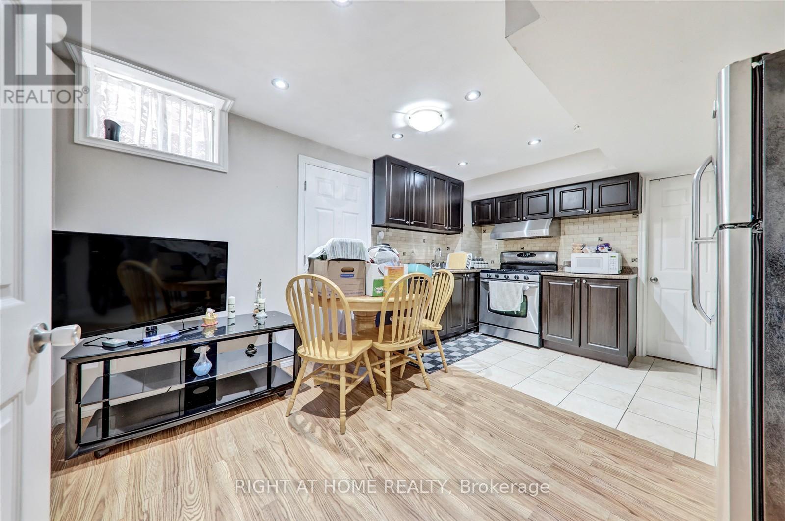 8 Santa Maria Trail, Vaughan, Ontario  L6A 2Y7 - Photo 19 - N12627982