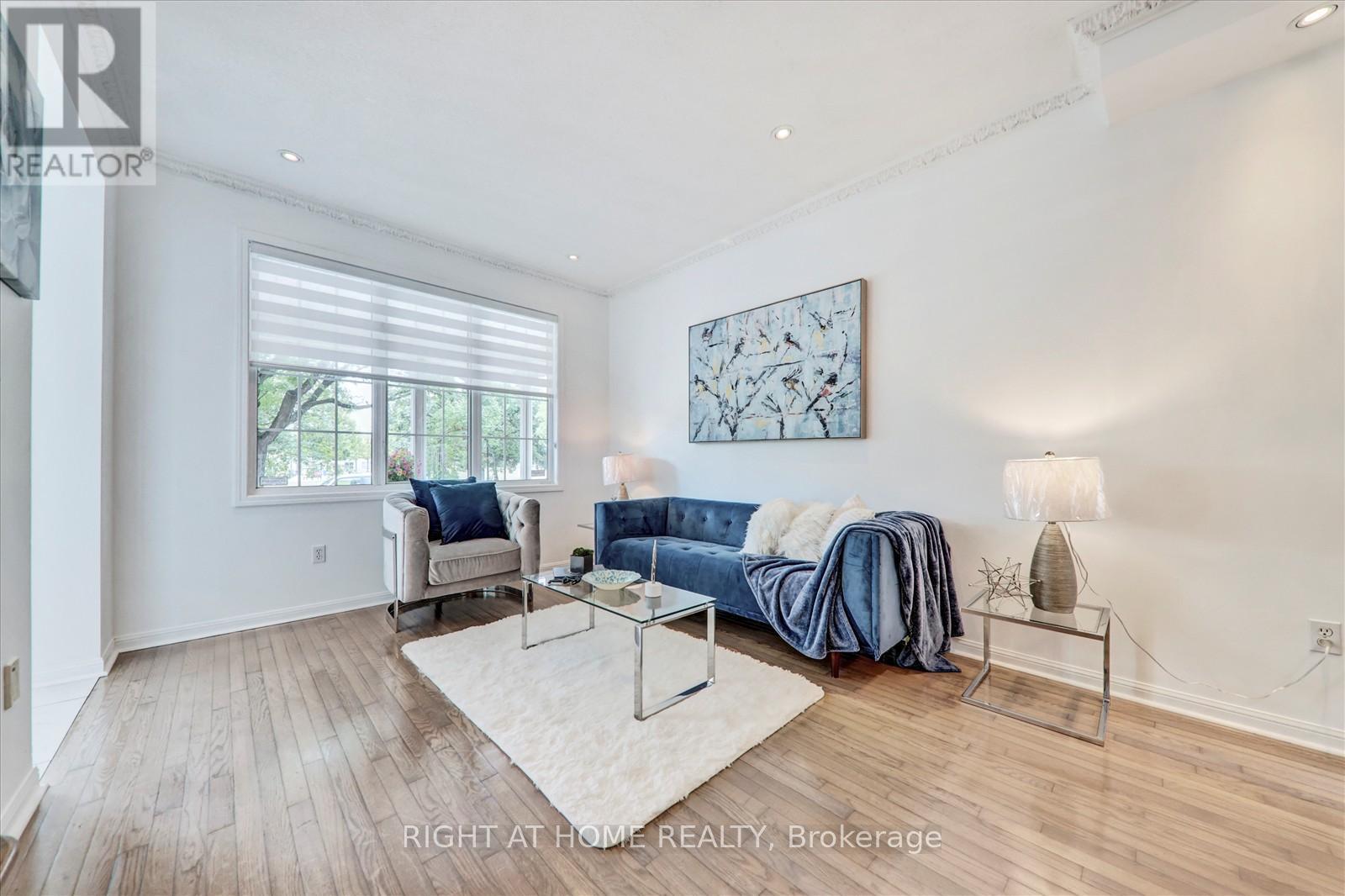 8 Santa Maria Trail, Vaughan, Ontario  L6A 2Y7 - Photo 4 - N12627982