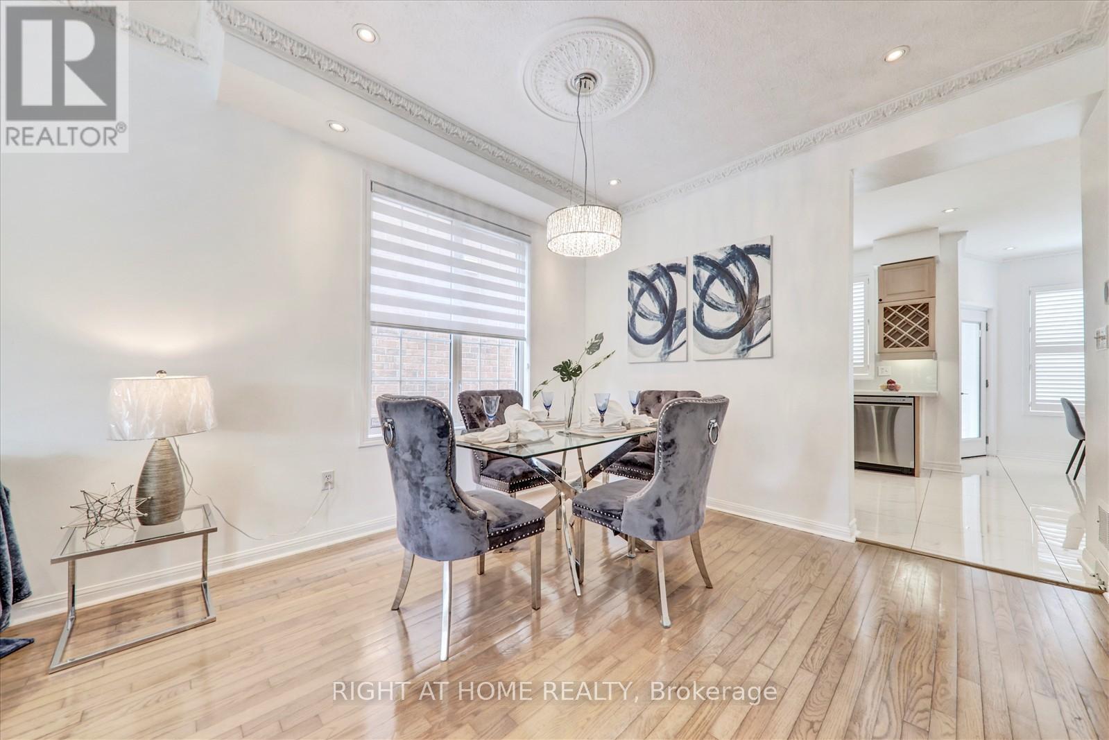 8 Santa Maria Trail, Vaughan, Ontario  L6A 2Y7 - Photo 5 - N12627982