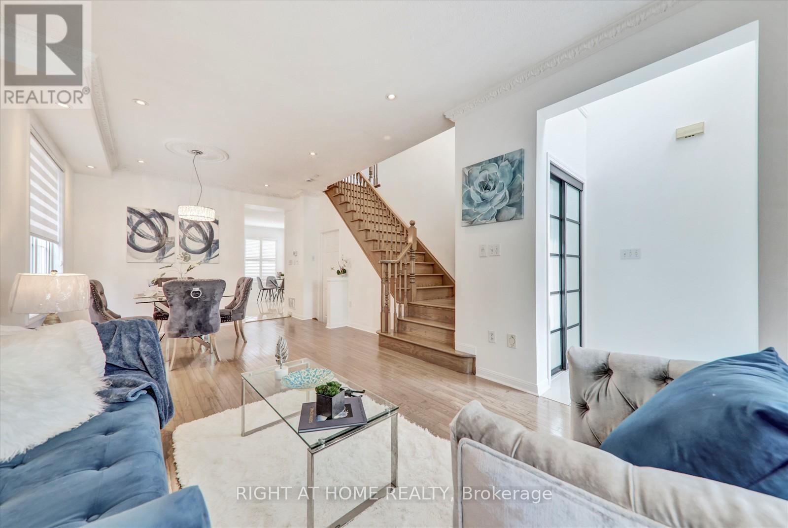 8 Santa Maria Trail, Vaughan, Ontario  L6A 2Y7 - Photo 6 - N12627982