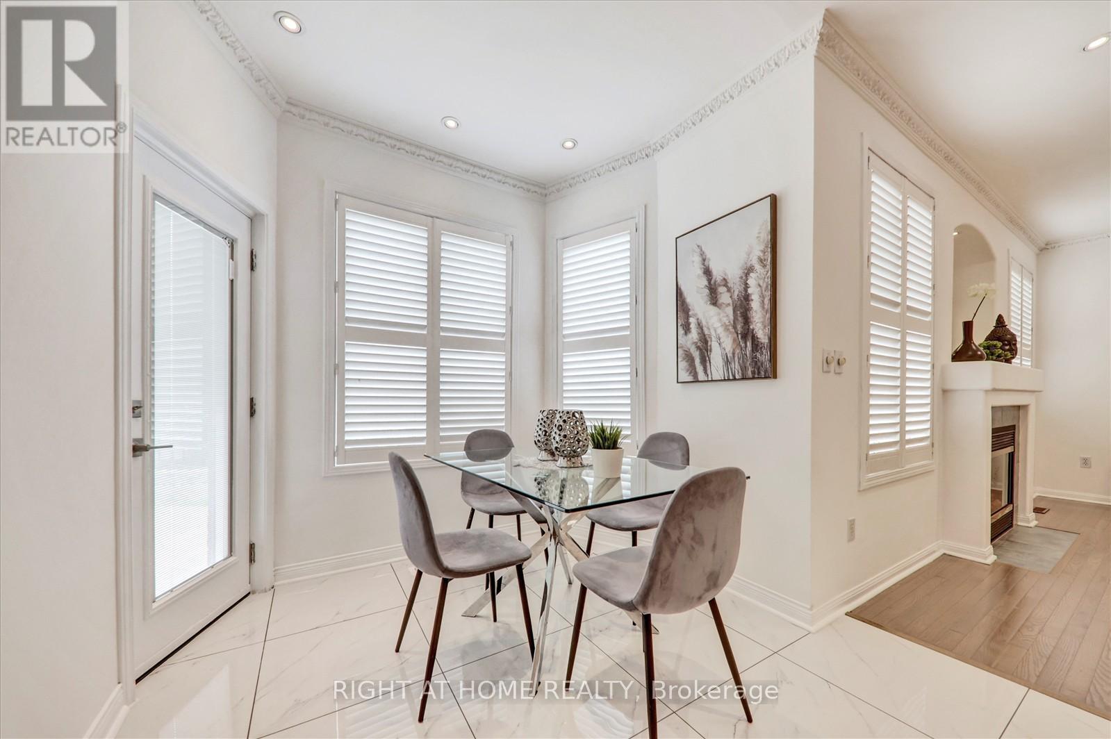 8 Santa Maria Trail, Vaughan, Ontario  L6A 2Y7 - Photo 8 - N12627982