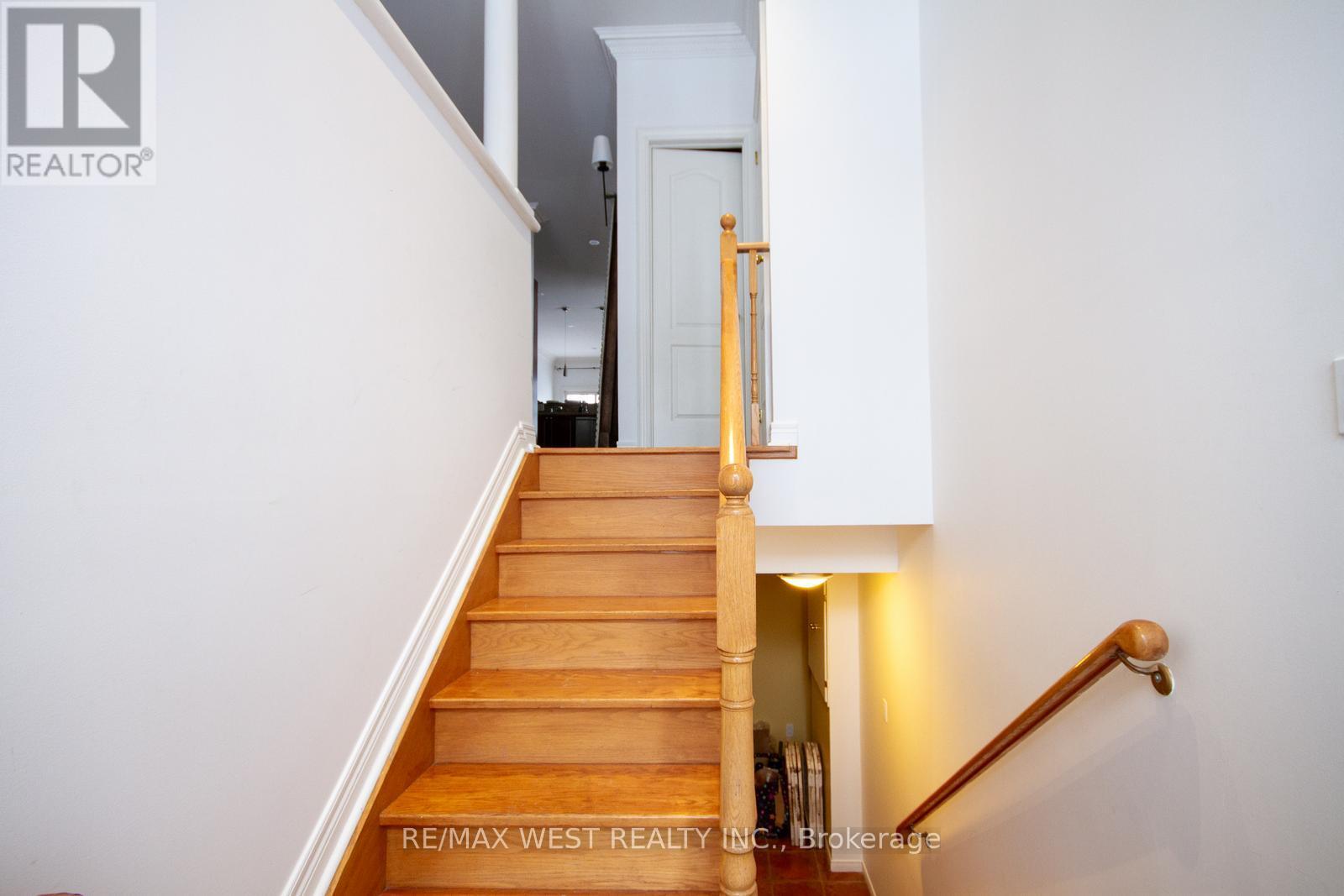 104a Benson Avenue, Richmond Hill, Ontario  L4C 4E7 - Photo 3 - N12627992