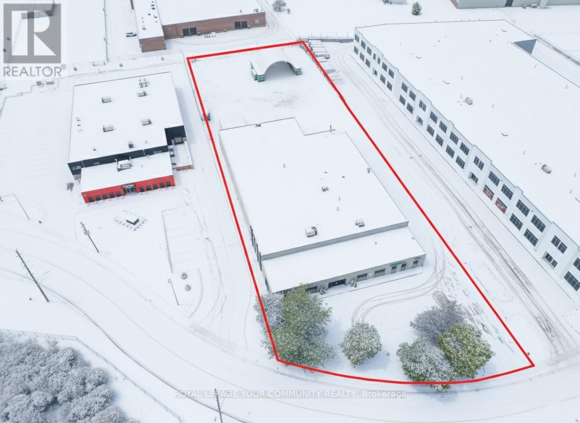 145 Engelhard Drive, Aurora, Ontario  L4G 3V1 - Photo 2 - N12628102