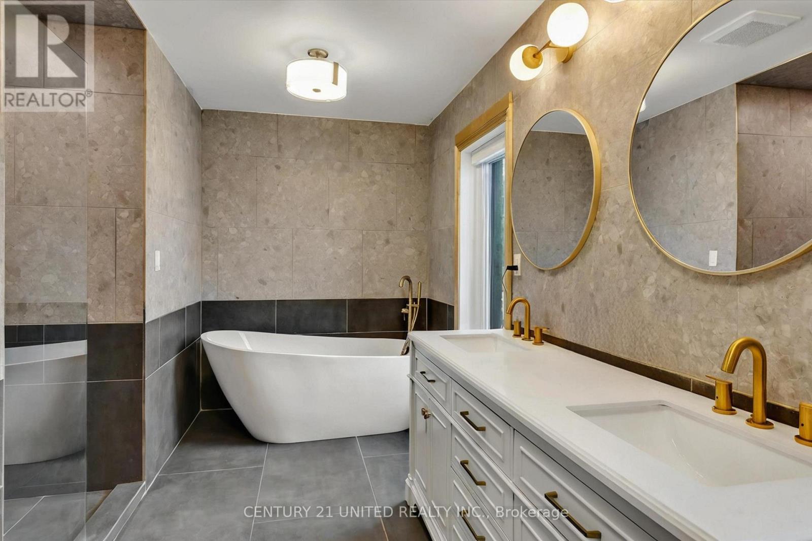 508 Sherbrooke Street, Peterborough (Town Ward 3), Ontario  K9J 2P3 - Photo 14 - X12430327