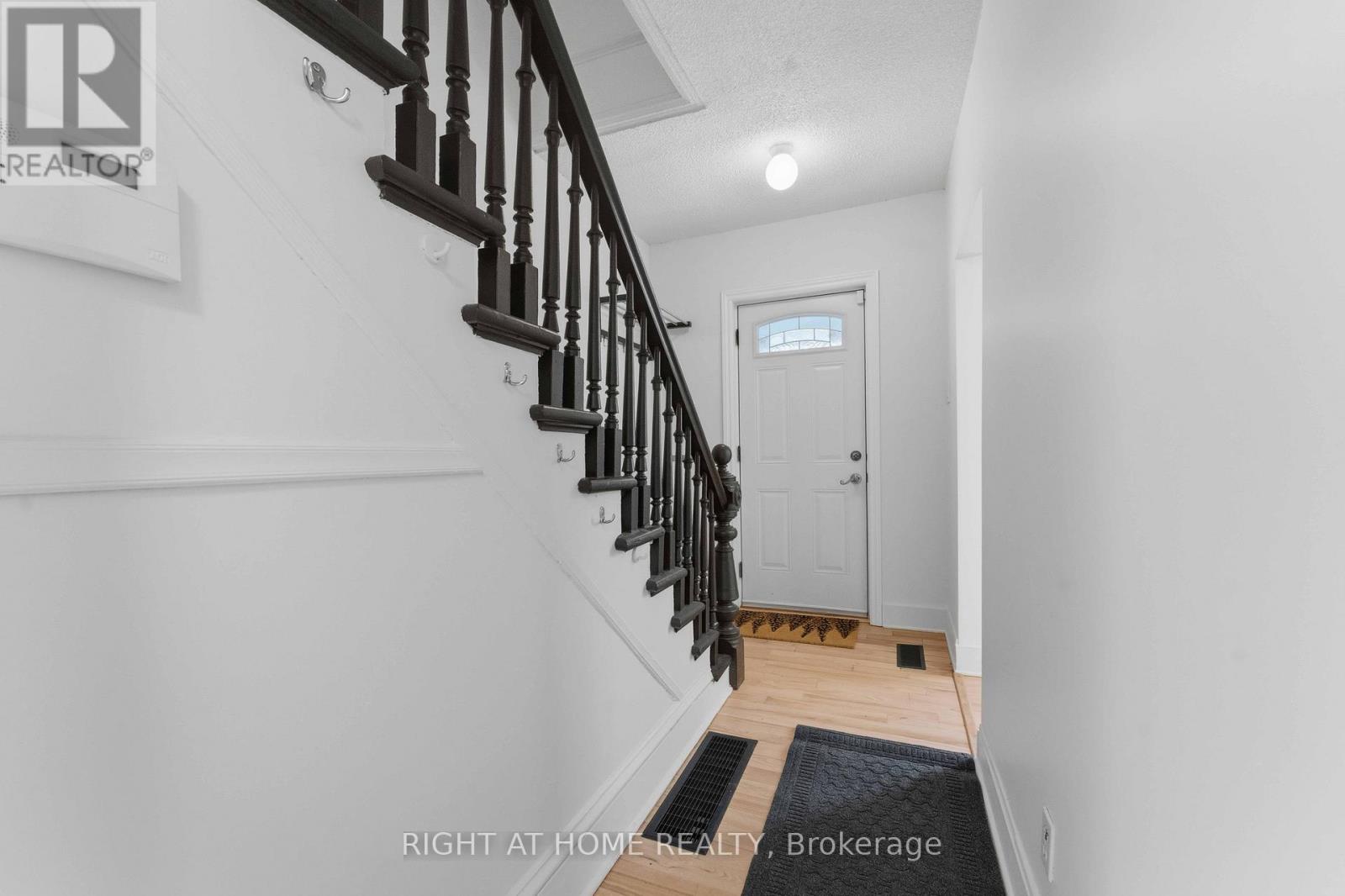 71 Carruthers Avenue, Ottawa, Ontario  K1Y 1N3 - Photo 2 - X12615826