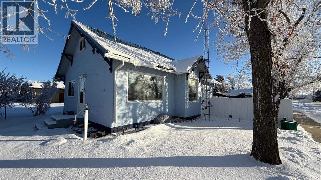 319 5 Avenue W, Hanna, Alberta  T0J 1P0 - Photo 3 - A2273514